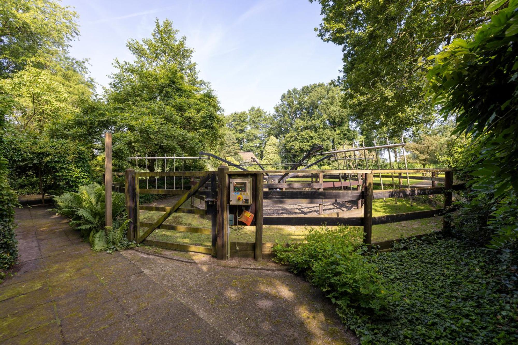 Luxe Hofstede Met Paardenstalling 卢特伦 外观 照片